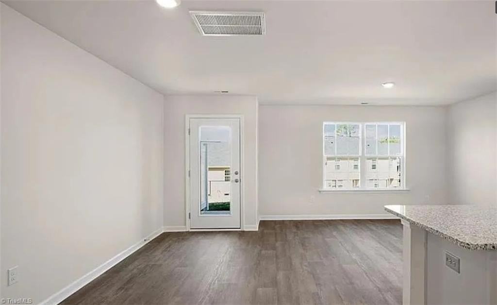 1419 Maltese Ln - Photo 4 of 8