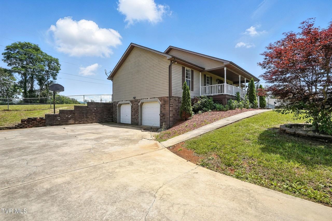 127 Sarahs Way - Photo 3 of 24