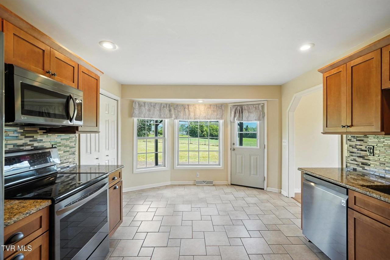 127 Sarahs Way - Photo 4 of 24