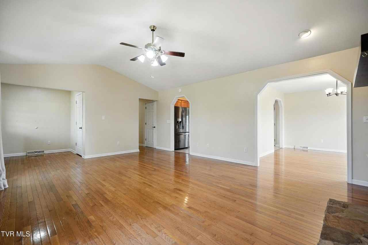 127 Sarahs Way - Photo 7 of 24