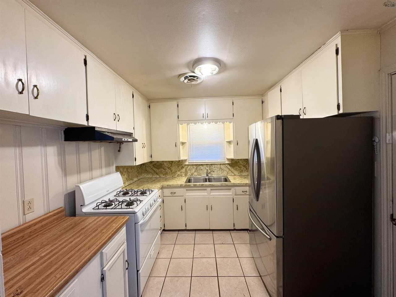 1612 Hursh Ave - Photo 4 of 14