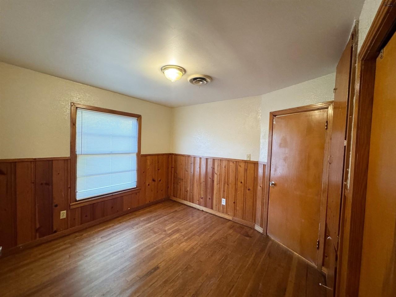 1612 Hursh Ave - Photo 6 of 14