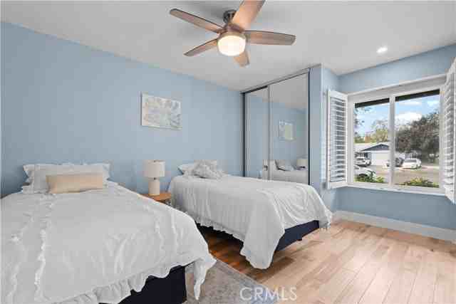 914 Kirkwood Ave - Photo 2 of 8