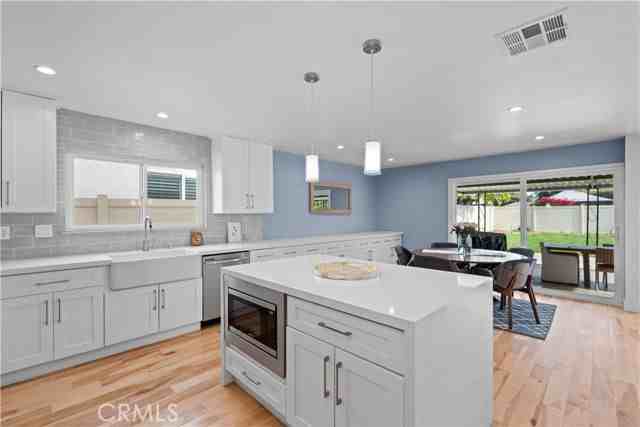 914 Kirkwood Ave - Photo 4 of 8