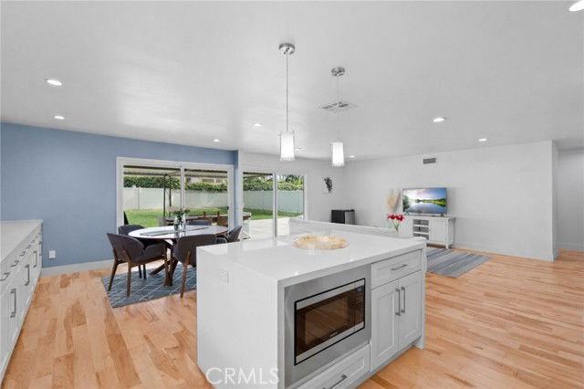 914 Kirkwood Ave - Photo 6 of 8