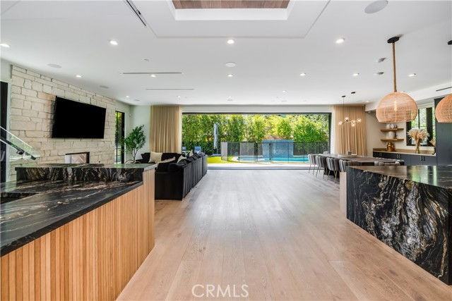 5517 Allott Ave - Photo 4 of 8