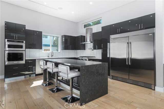 6230 Beeman Ave - Photo 3 of 7