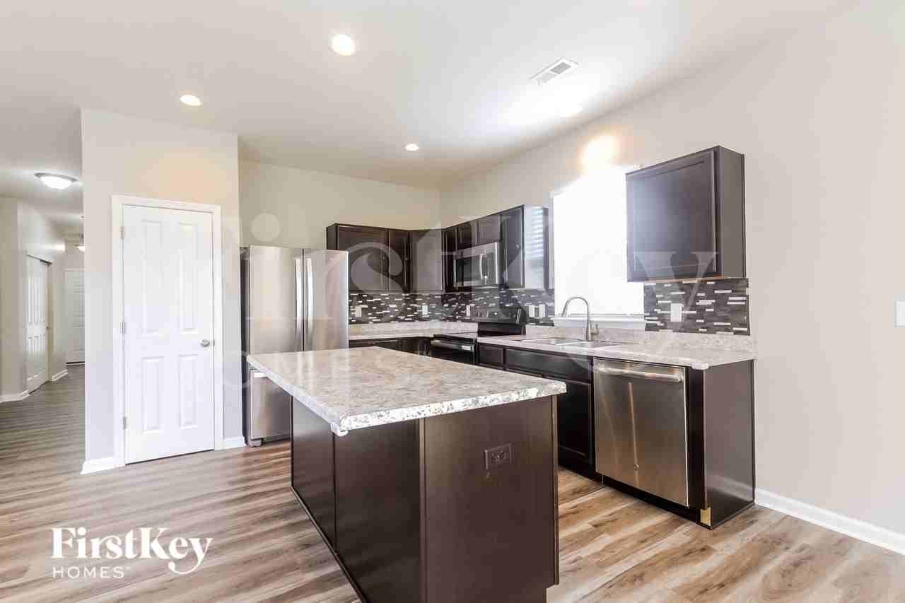 8116 Borland Dr - Photo 5 of 15