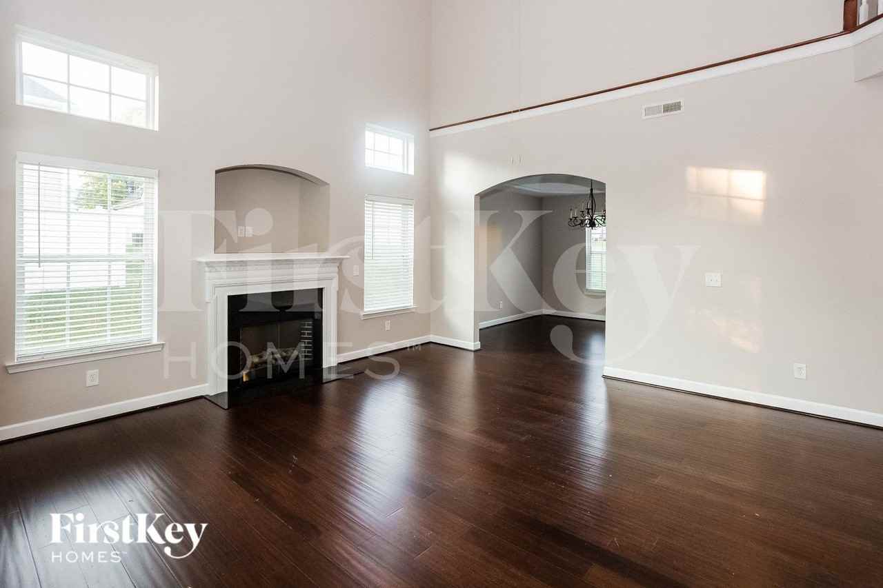 8414 Dawson Ln - Photo 3 of 15