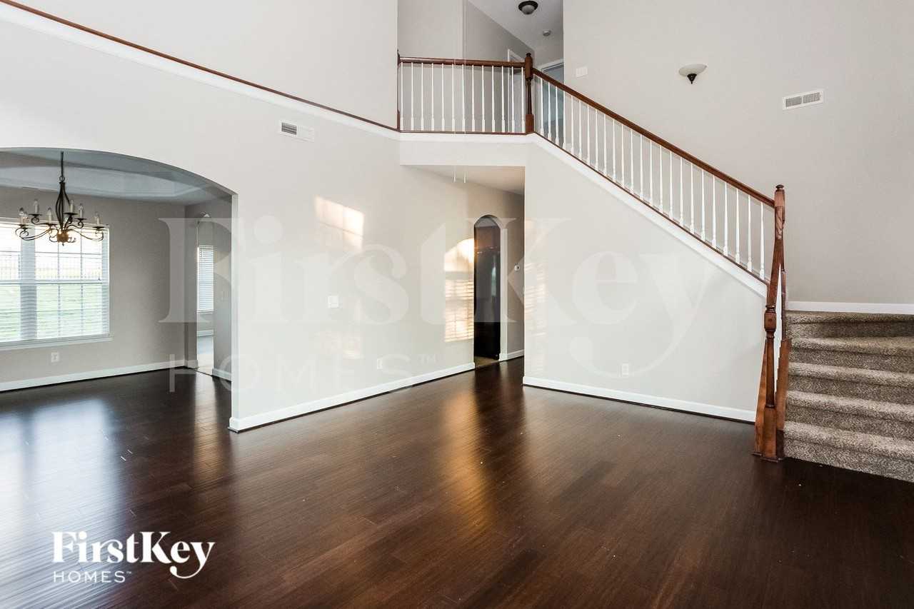 8414 Dawson Ln - Photo 4 of 15