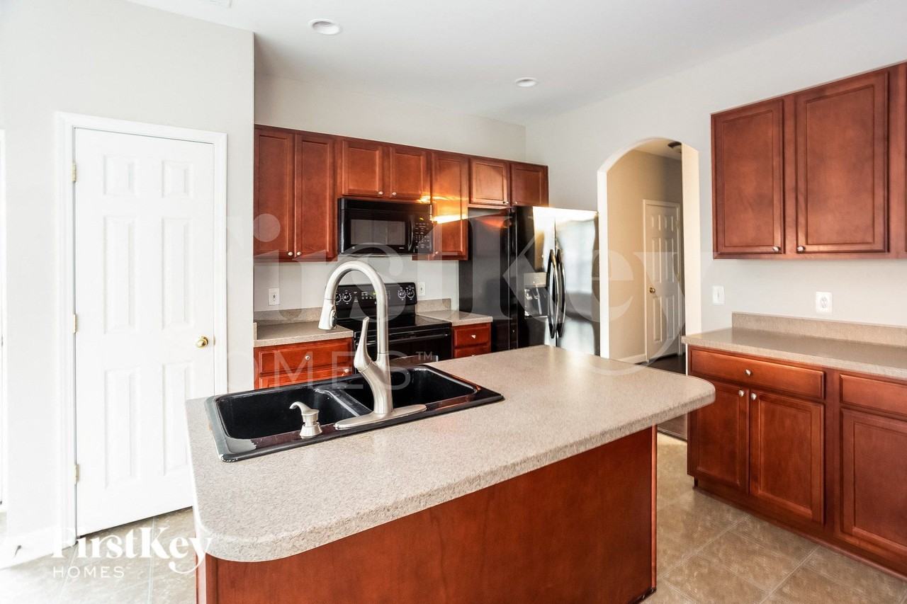 8414 Dawson Ln - Photo 5 of 15