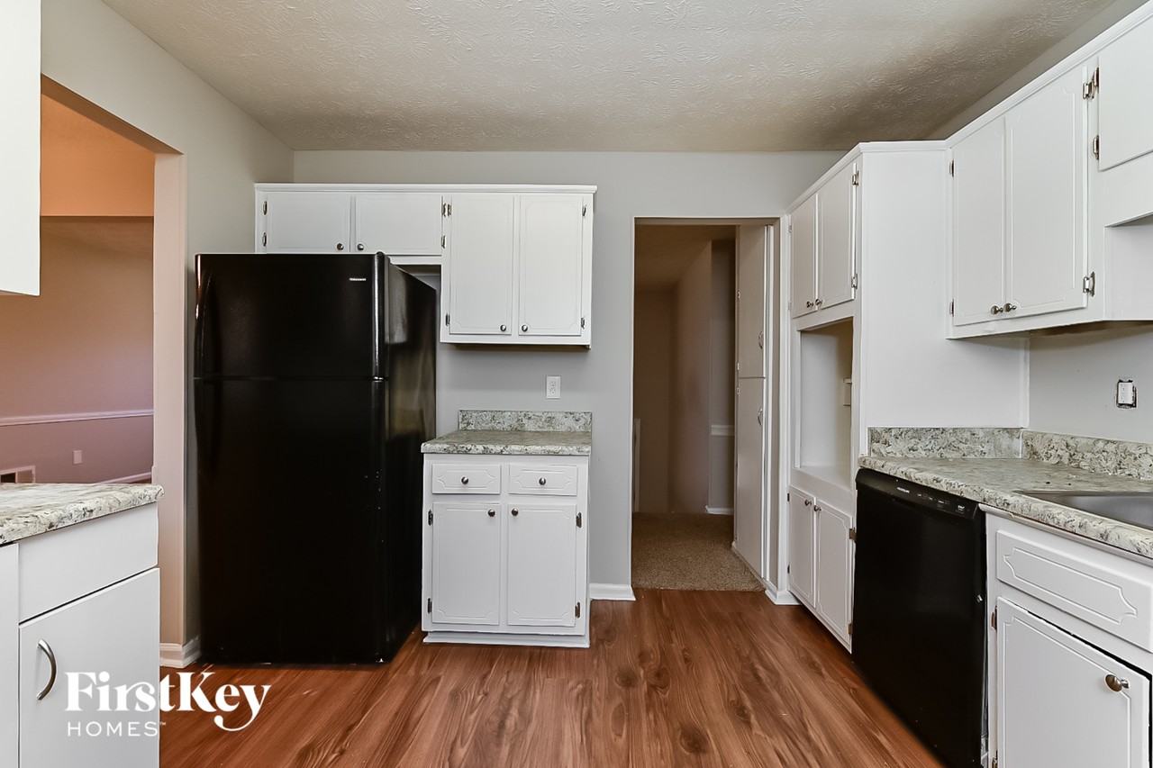 8531 Jenson Dr - Photo 4 of 15