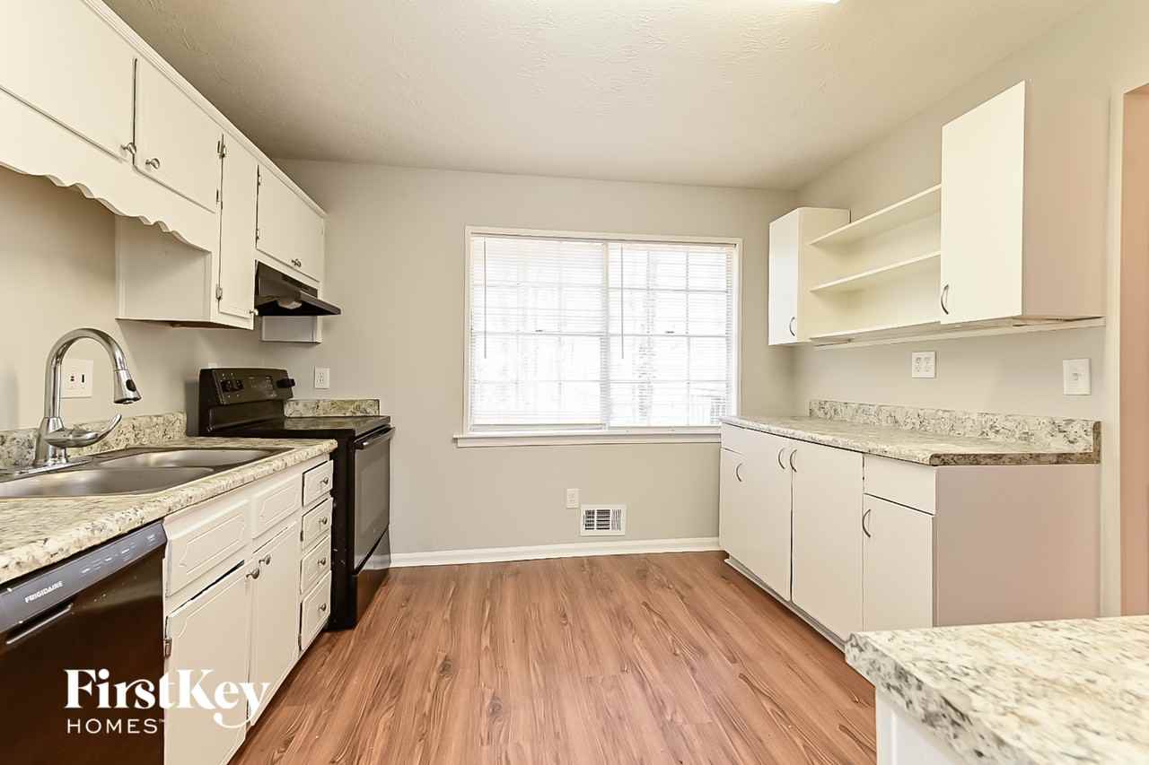 8531 Jenson Dr - Photo 5 of 15