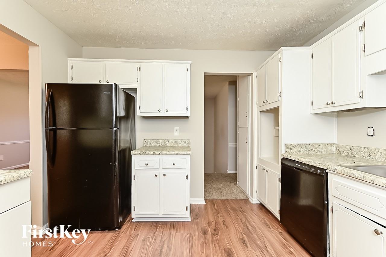 8531 Jenson Dr - Photo 6 of 15