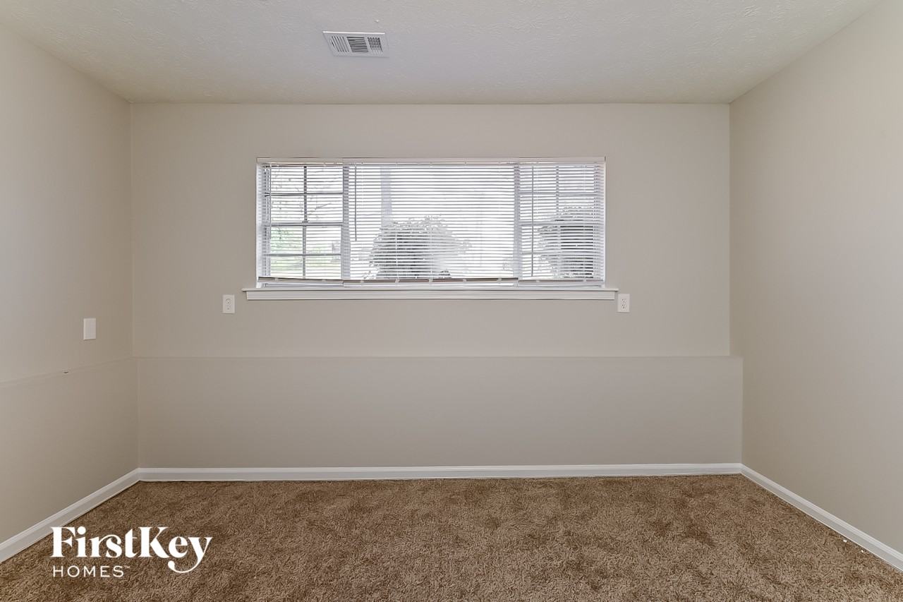 8531 Jenson Dr - Photo 7 of 15