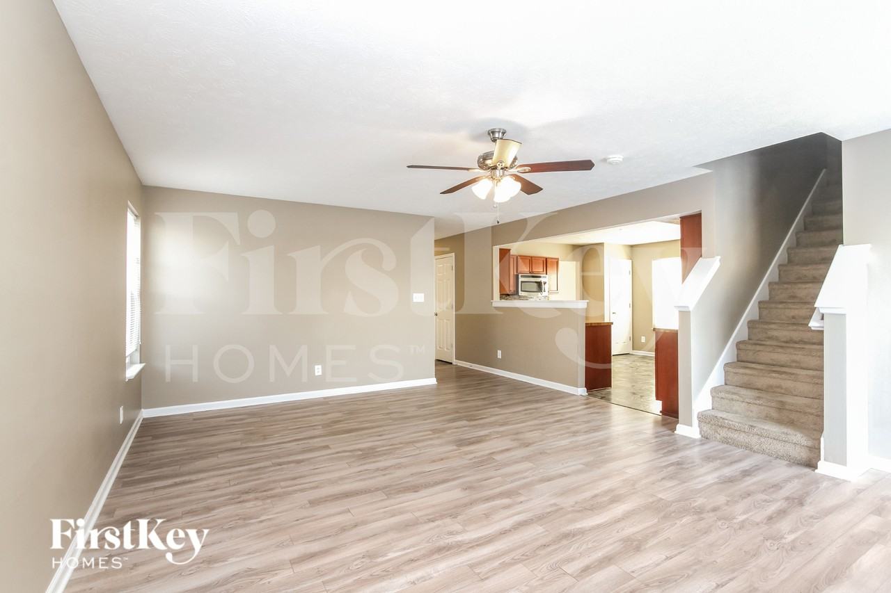 942 Kimberly Ave - Photo 3 of 16