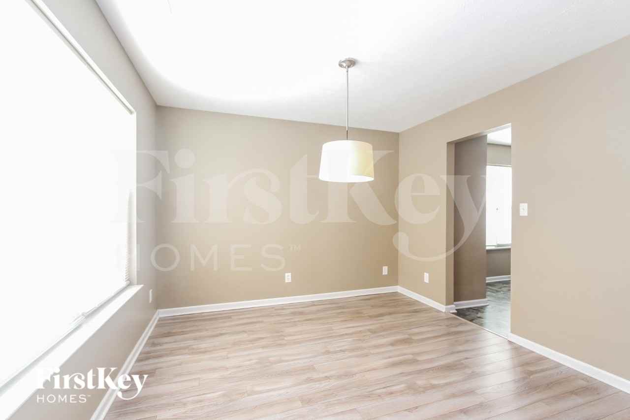 942 Kimberly Ave - Photo 4 of 16