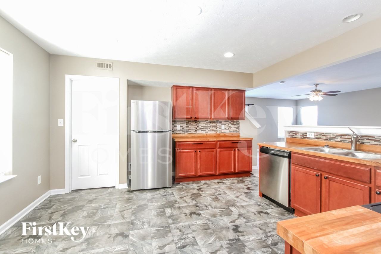 942 Kimberly Ave - Photo 5 of 16