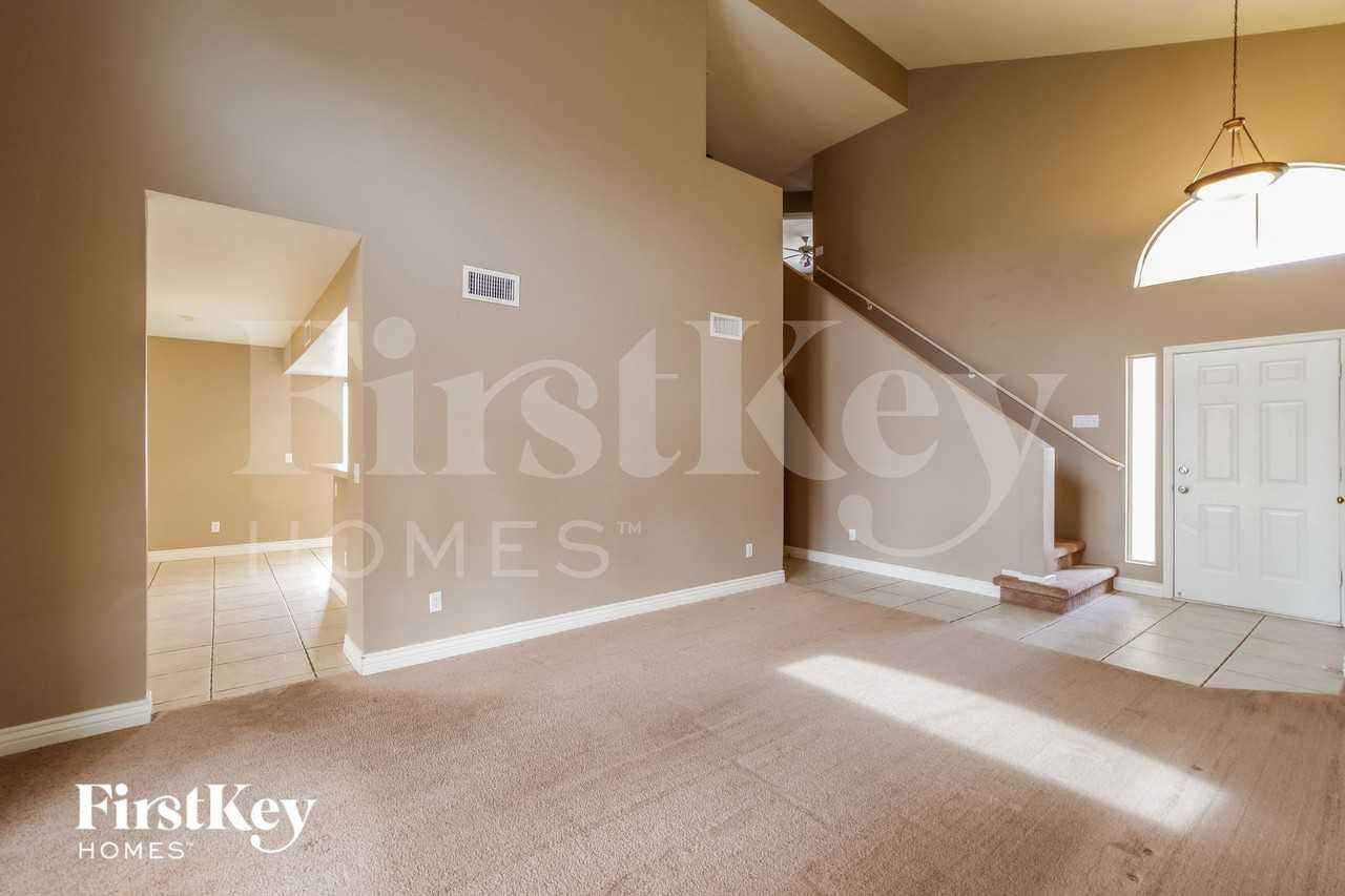 5011 W Oraibi Dr - Photo 4 of 15