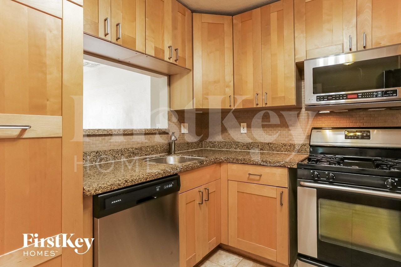 4310 Sw 24th St - Photo 7 of 15