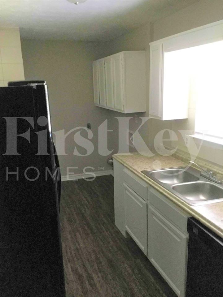 3571 Orbit Ct - Photo 3 of 12