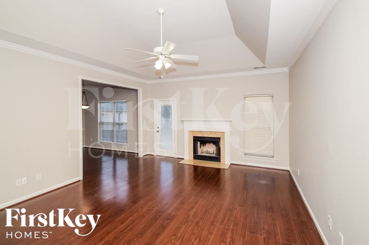 3004 Buttercup Cir - Photo 2 of 15