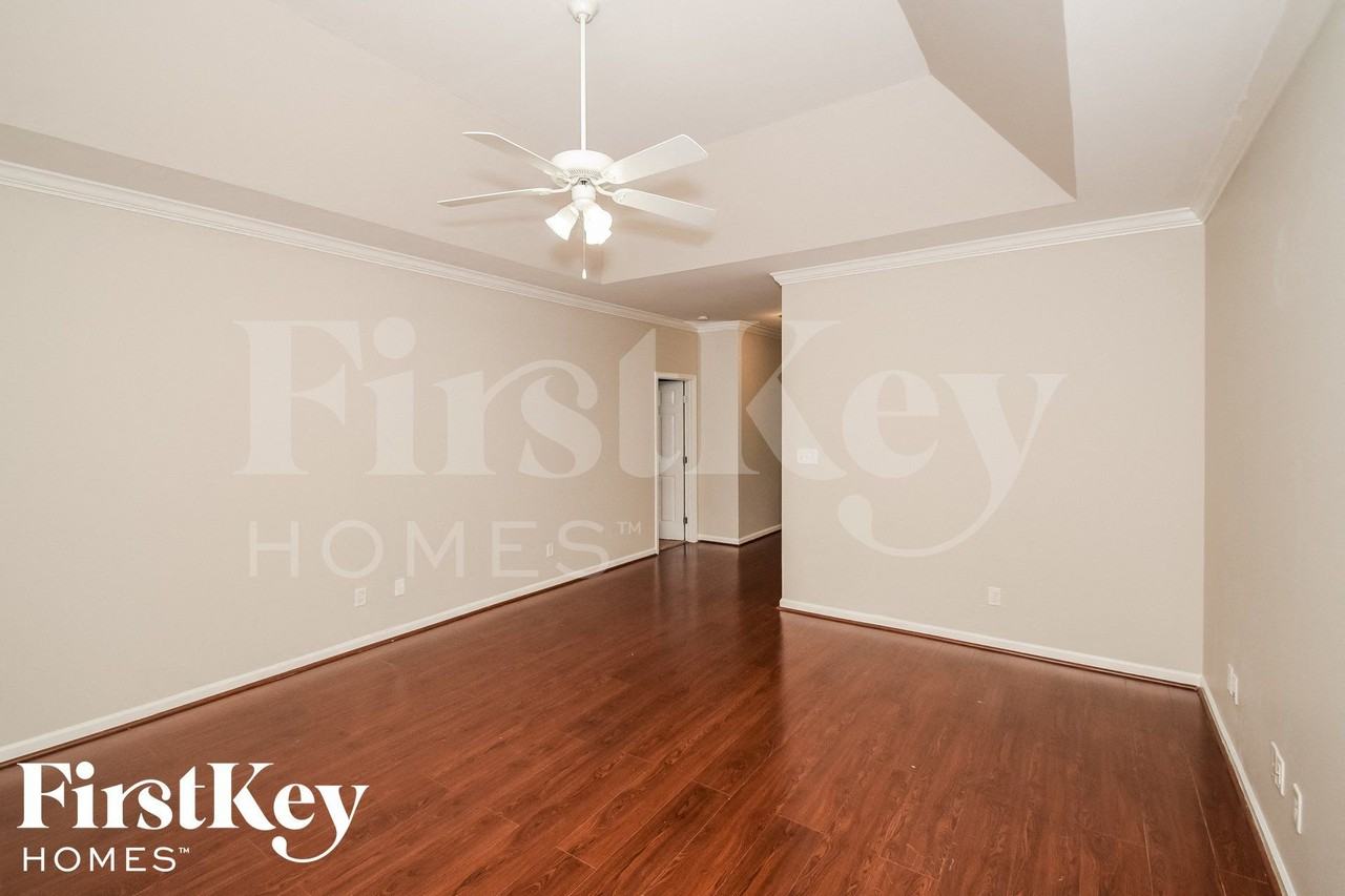 3004 Buttercup Cir - Photo 3 of 15