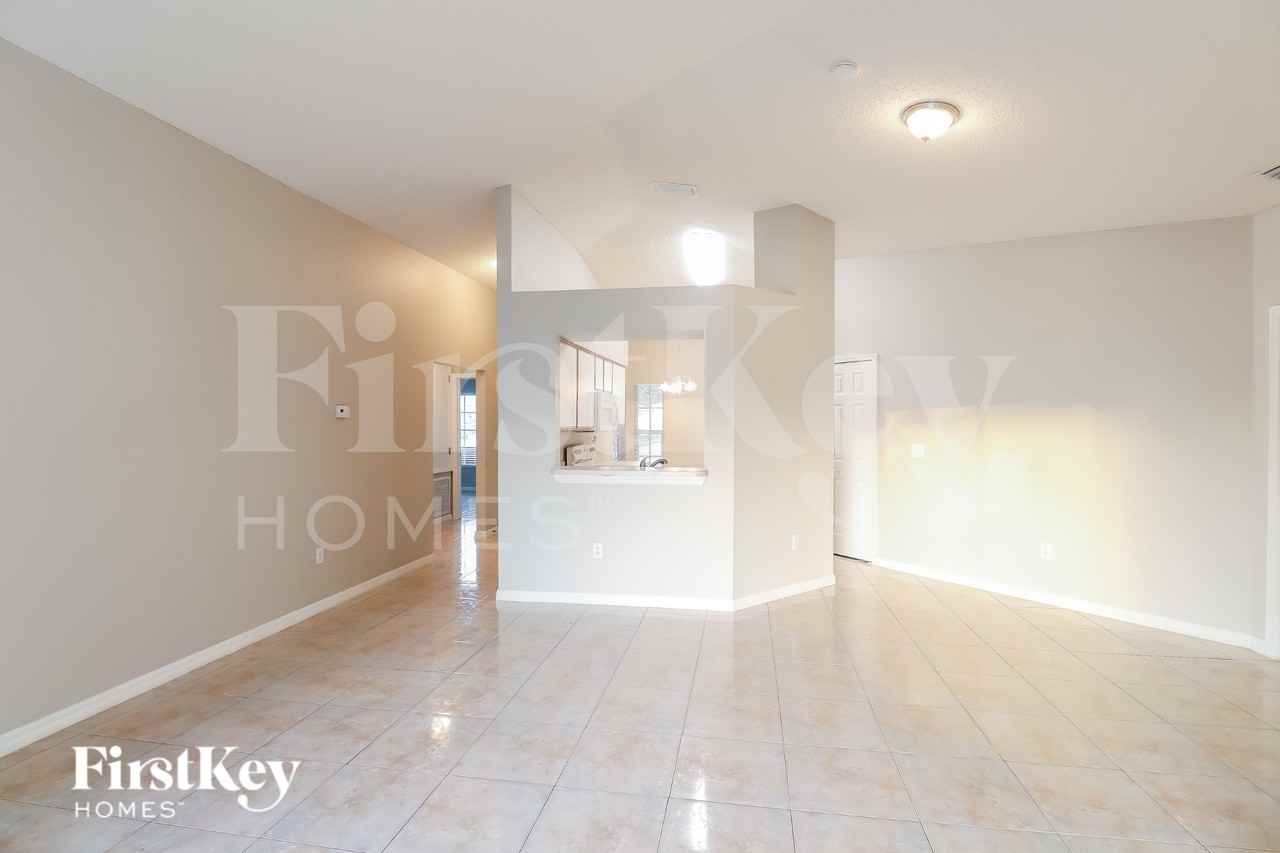 13353 Prestwick Dr - Photo 3 of 15