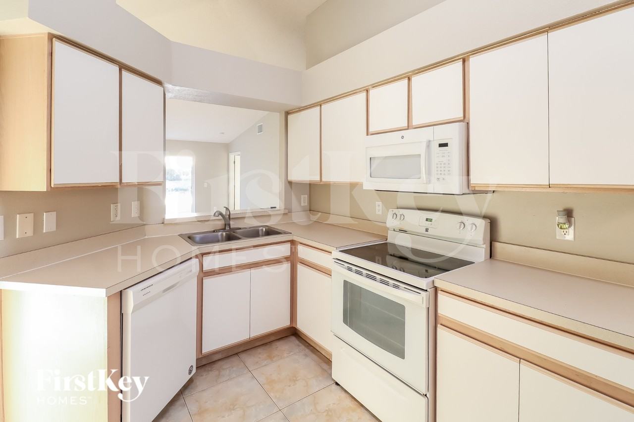 13353 Prestwick Dr - Photo 6 of 15