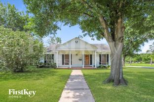 1225 19th Ave N - Photo 1 of 1