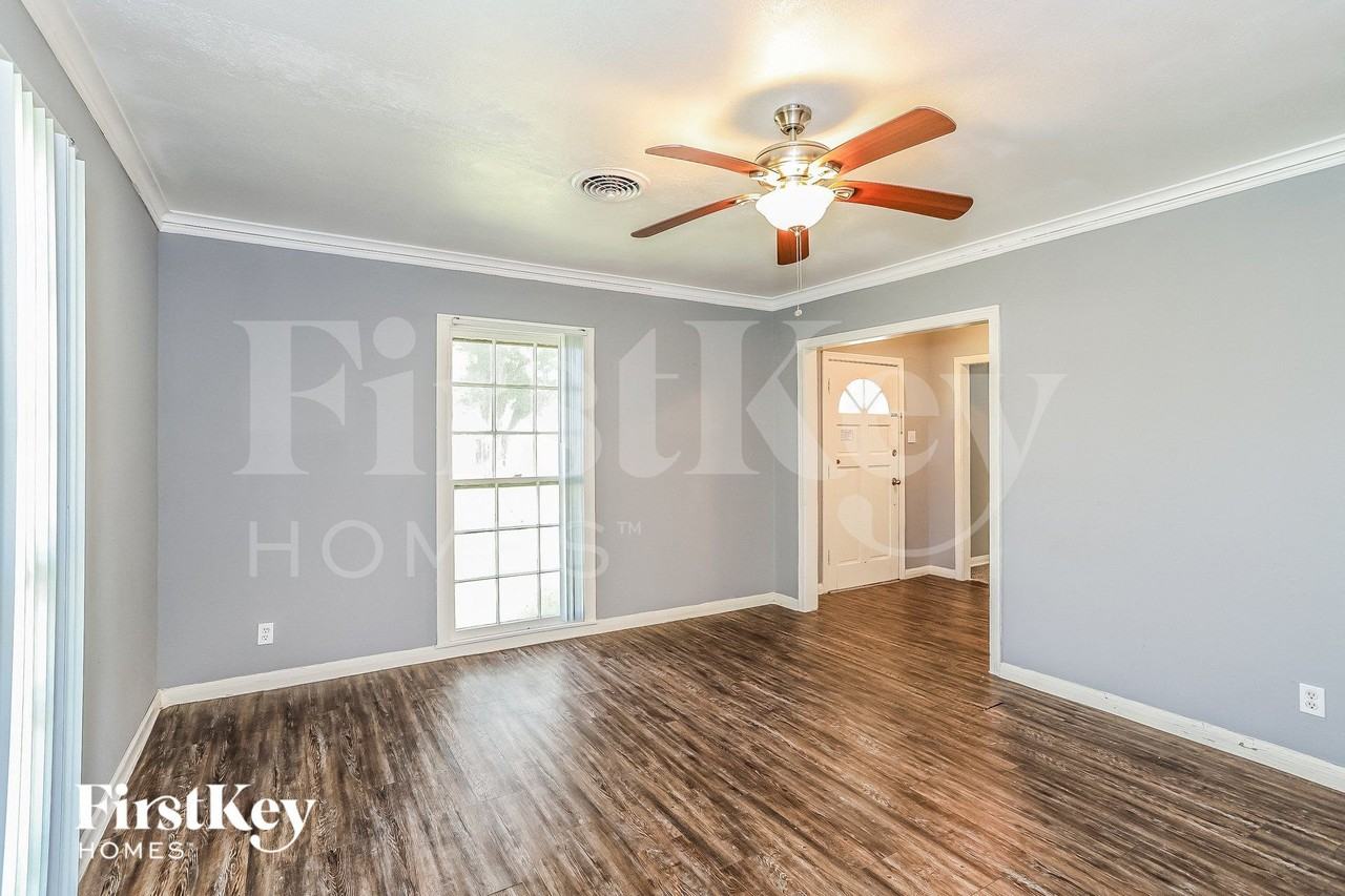 1225 19th Ave N - Photo 2 of 15