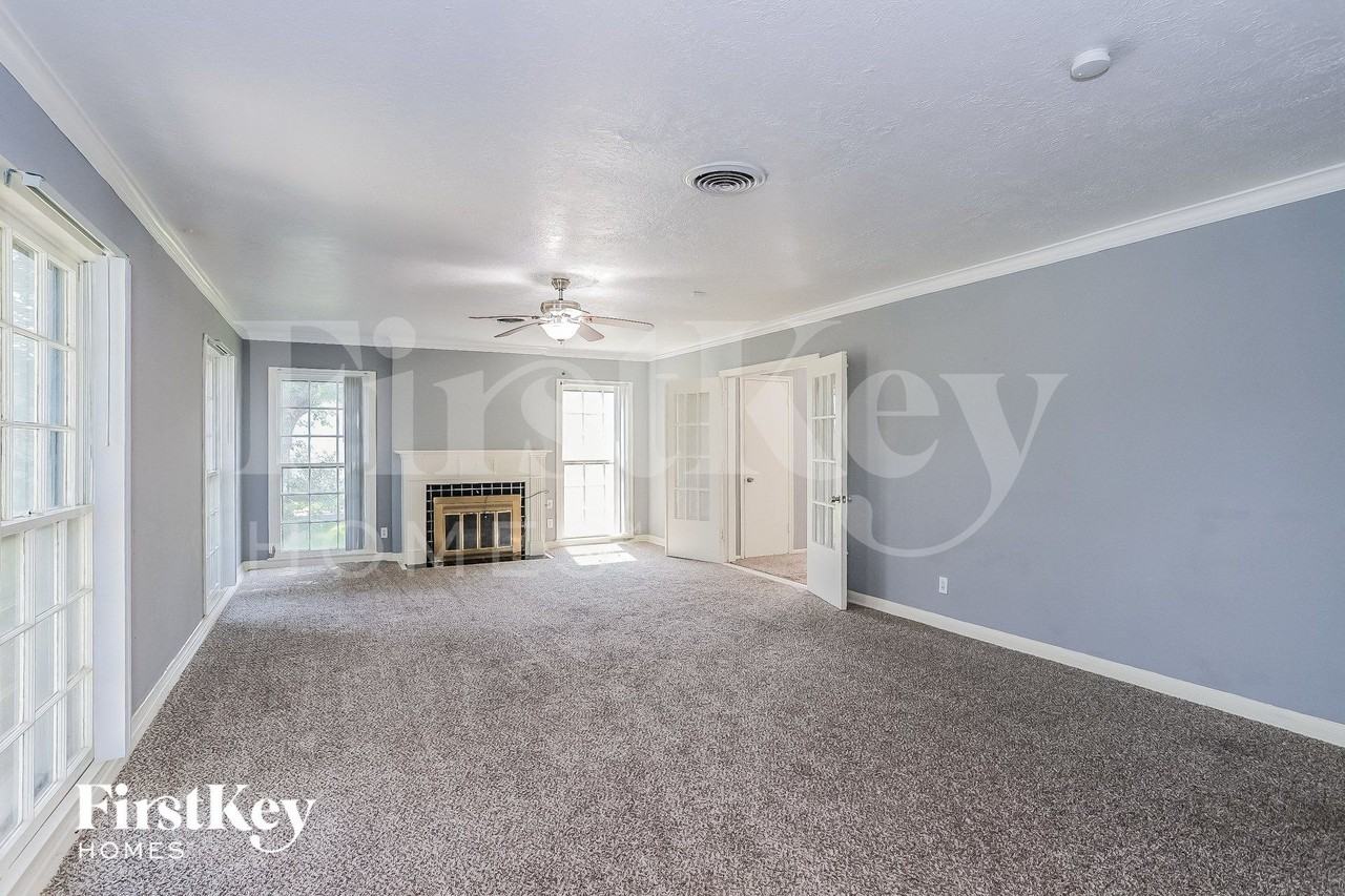 1225 19th Ave N - Photo 5 of 15