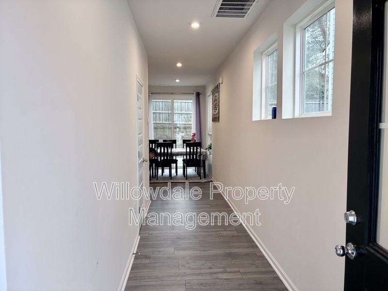 1405 Chipping Dr - Photo 4 of 22