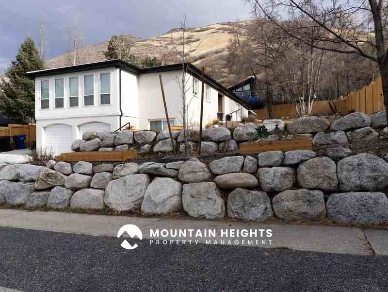 8589 S Kings Hill Dr - Photo 3 of 50