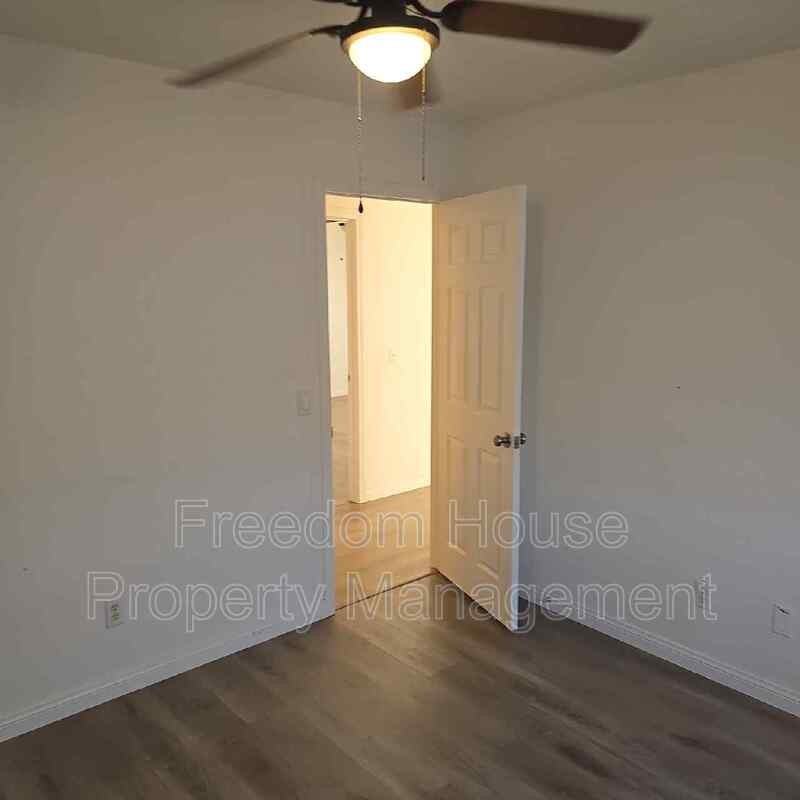 1640 Pershing Ave - Photo 3 of 16