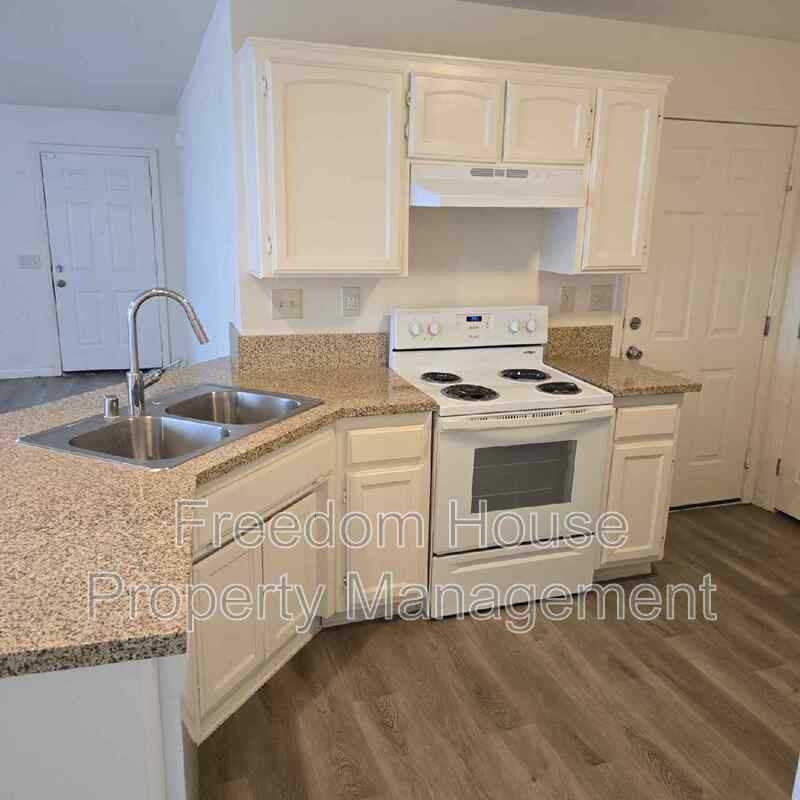 1640 Pershing Ave - Photo 5 of 16