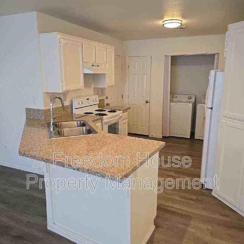 1640 Pershing Ave - Photo 6 of 16