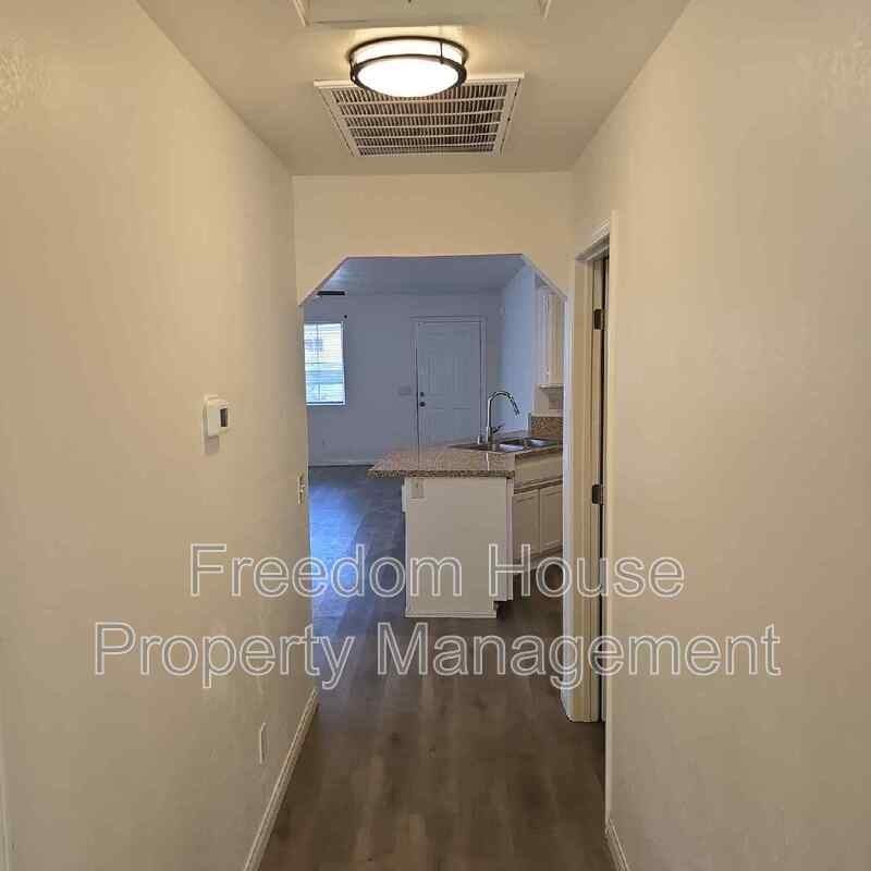 1640 Pershing Ave - Photo 7 of 16