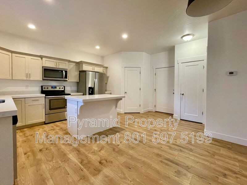 836 E St - Photo 6 of 31