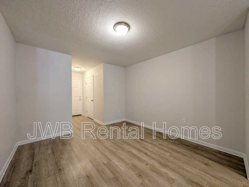 9104 Dandy Ave - Photo 5 of 19