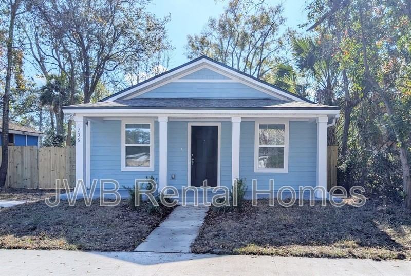 1736 W 30th St - Photo 2 of 16