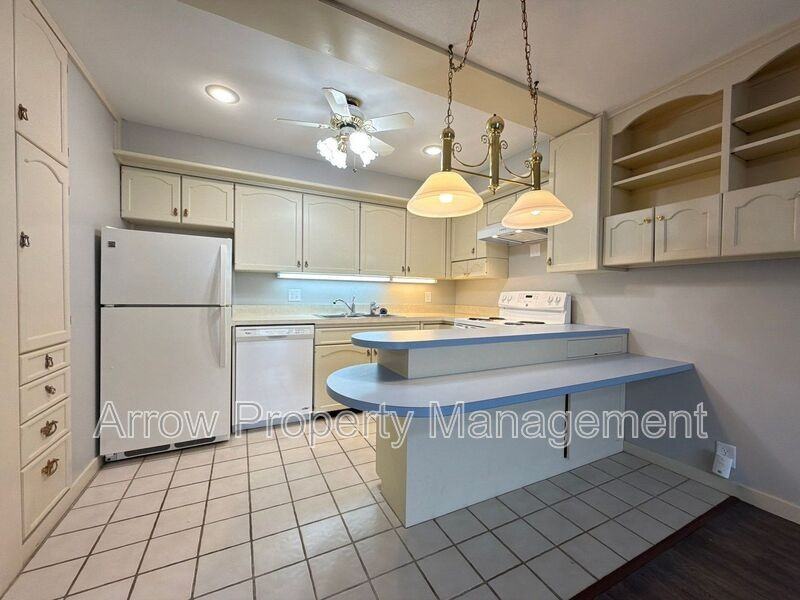 2501 N St - Photo 4 of 11