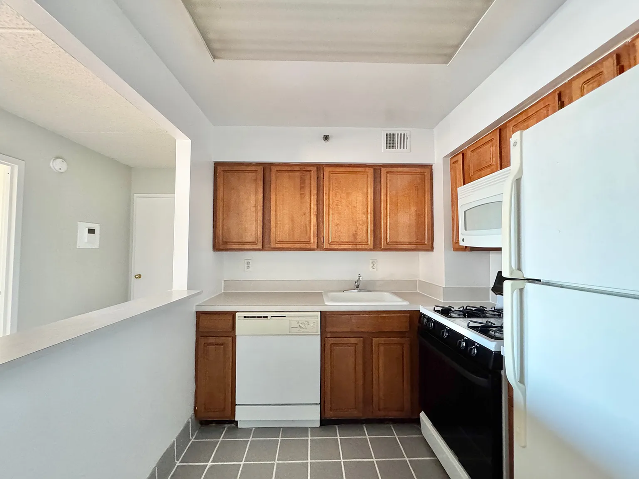 1456 31st Dr #4A - Photo 5 of 13