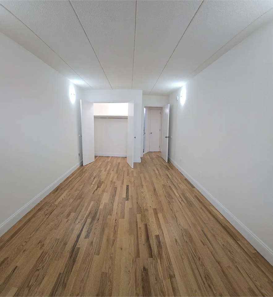 14351 Roosevelt Ave #1C - Photo 2 of 13