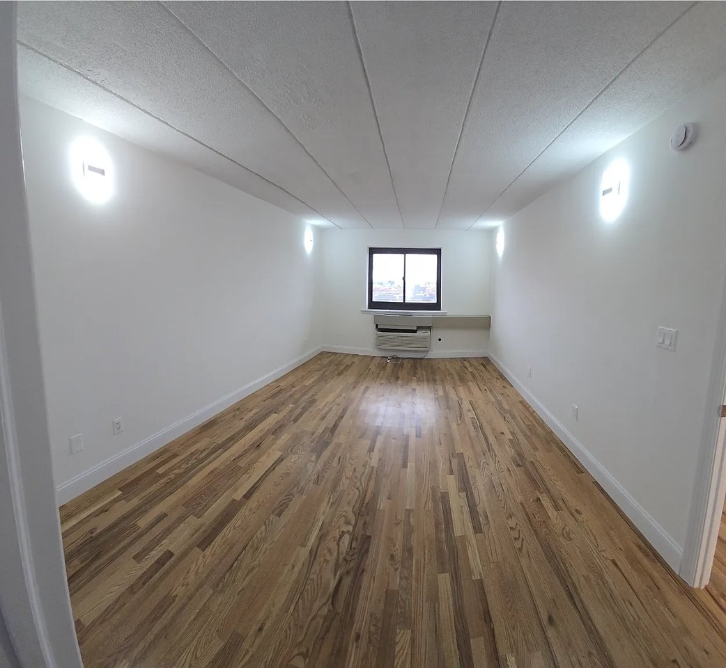 14351 Roosevelt Ave #1C - Photo 3 of 13