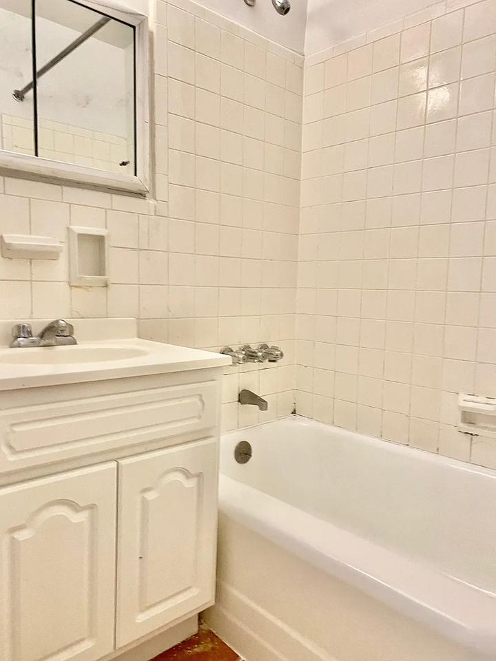 2461 Davidson Ave #1 - Photo 3 of 8