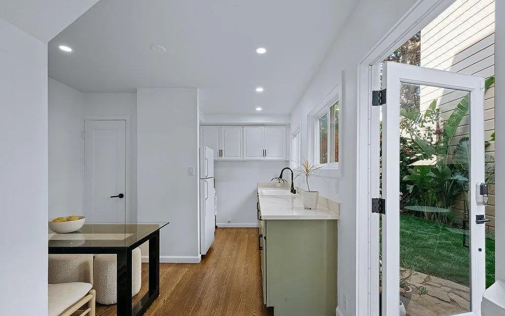 150 Kingston St - Photo 5 of 24