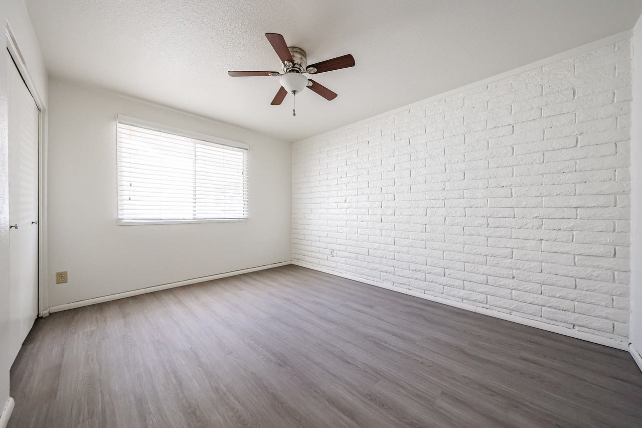 2156 E Yale Dr - Photo 7 of 37