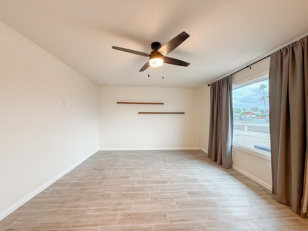 1917 W Topeka Dr - Photo 4 of 32