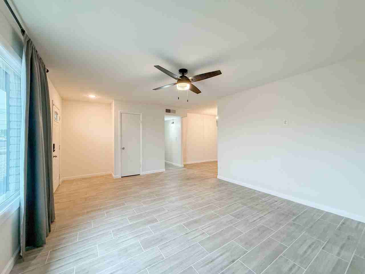 1917 W Topeka Dr - Photo 5 of 32